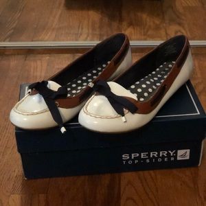 Women’s Sperry Chandler loafers flats white